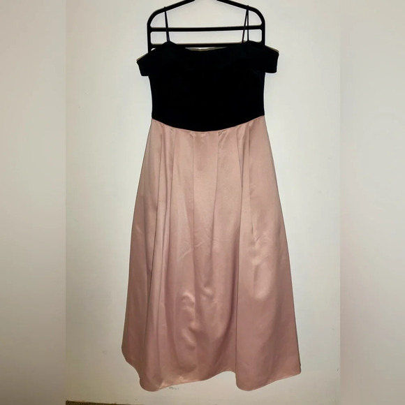 Semi-Formal dress with pockets! - Picture 3 of 5